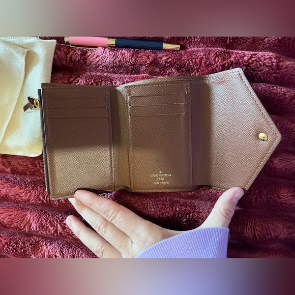 Louis Vuitton Monogram Victorine Wallet - Picture 2 of 7